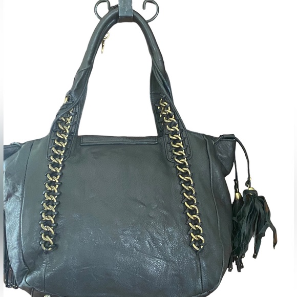 NAN black shoulder bag. Very roomy to hold a lot all hardware in good shape - Picture 10 of 16